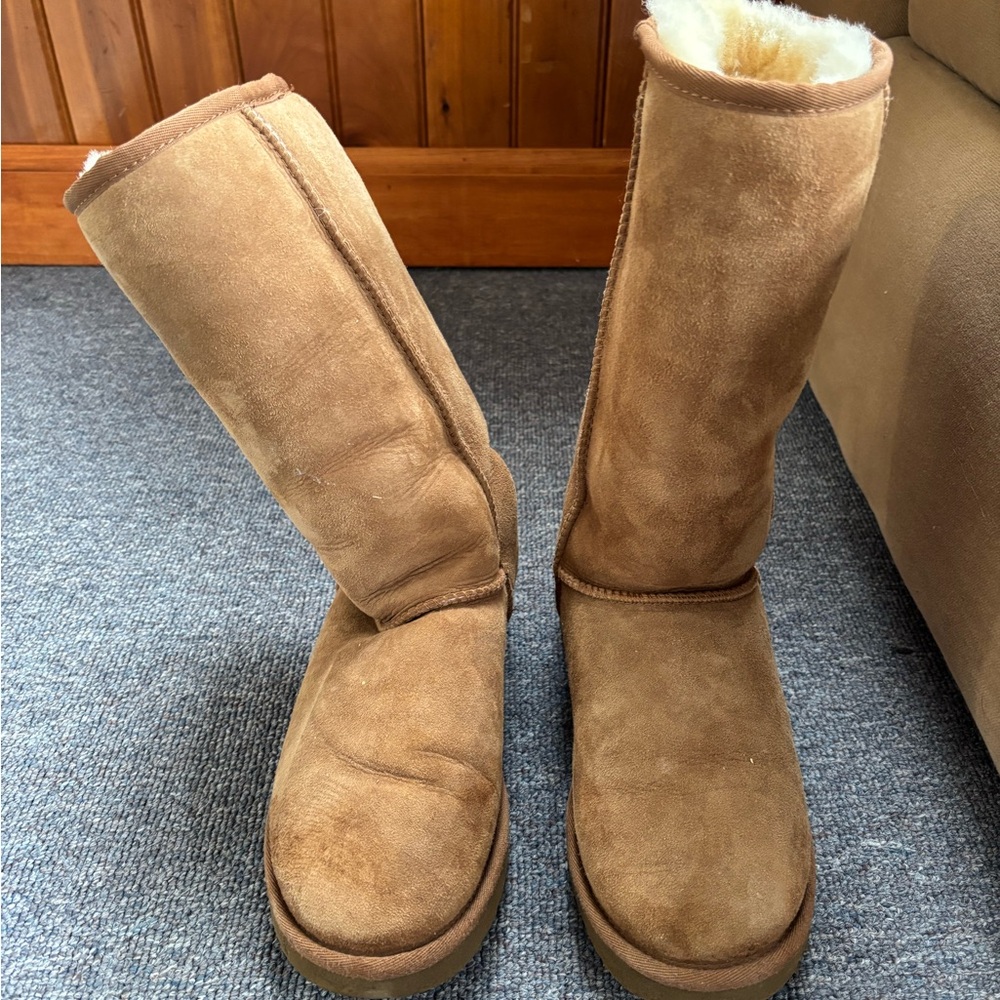 UGG Classic II Tall Boot (Barely Worn)